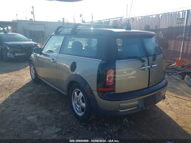 2011 MINI COOPER CLUBMAN WMWZF3C58BT188330 Photo 2