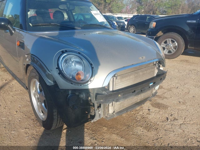 2011 MINI COOPER CLUBMAN WMWZF3C58BT188330 Photo 5