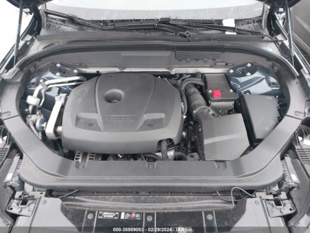 2018 VOLVO XC60 YV4A22RKXJ1044126 Photo 9