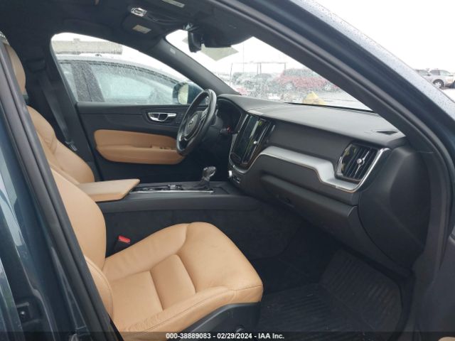 2018 VOLVO XC60 YV4A22RKXJ1044126 Photo 4