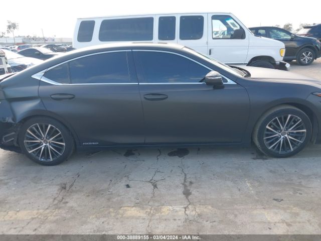 58ADA1C14NU017591 Lexus ES 300H