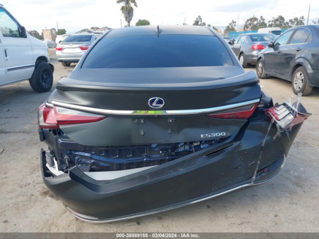 58ADA1C14NU017591 Lexus ES 300H