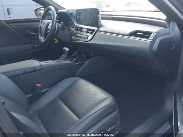 58ADA1C14NU017591 Lexus ES 300H