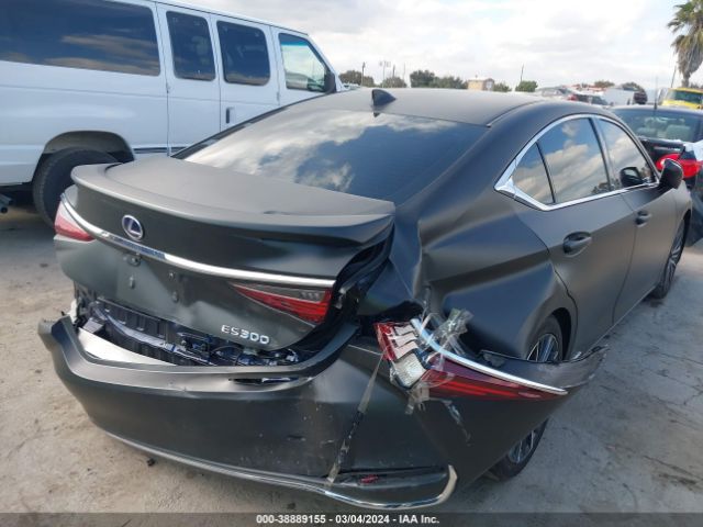 58ADA1C14NU017591 Lexus ES 300H