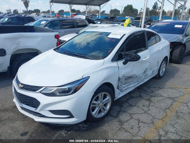 Chevrolet CRUZE LT 2018 1G1BE5SMXJ7177843 Image 2