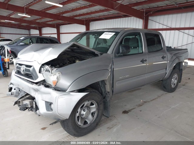Toyota Tacoma Base V6 2015 3TMLU4EN6FM178076 Image 2