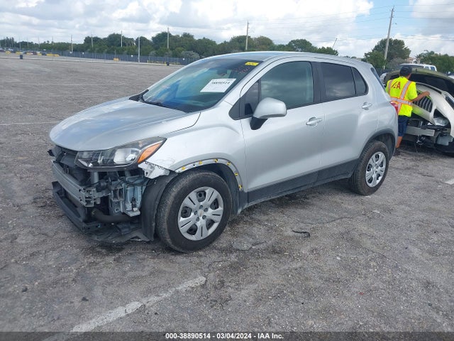 Chevrolet TRAX LS 2017 KL7CJKSB8HB145448 Image 2