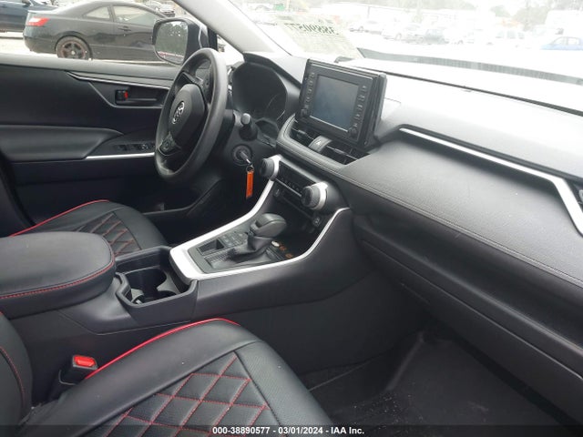 Toyota RAV4 LE 2019 JTMF1RFV9KD029507 Image 5