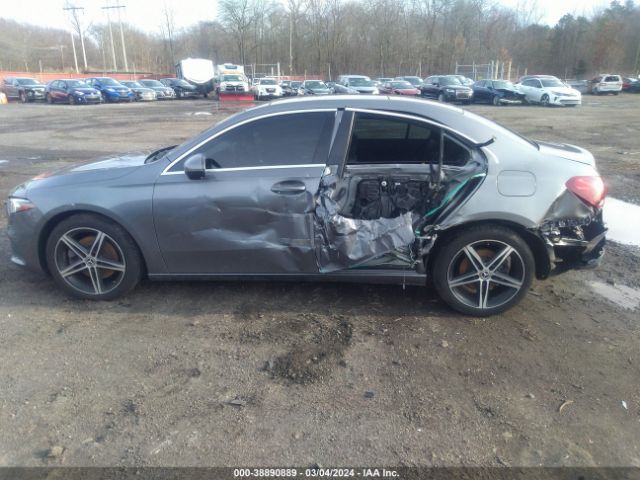 WDD3G4FBXKW021727 Mercedes-Benz A 220 4matic