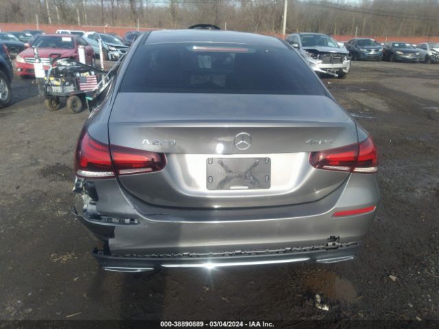 WDD3G4FBXKW021727 Mercedes-Benz A 220 4matic