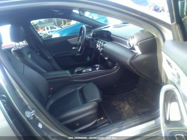 WDD3G4FBXKW021727 Mercedes-Benz A 220 4matic