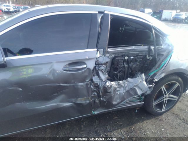 WDD3G4FBXKW021727 Mercedes-Benz A 220 4matic