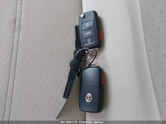 1VWAS7A38FC123033 Volkswagen Passat 1.8t Limited Edition