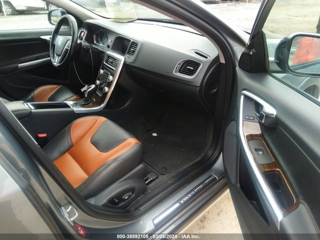 YV4612HK3G1019328 Volvo V60 Cross Country Premier