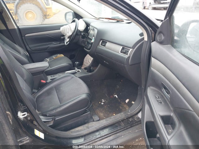 JA4AD3A31FZ003748 Mitsubishi Outlander Se