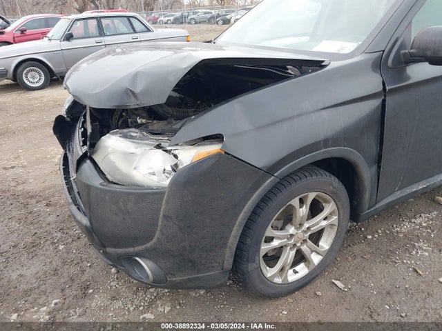 JA4AD3A31FZ003748 Mitsubishi Outlander Se
