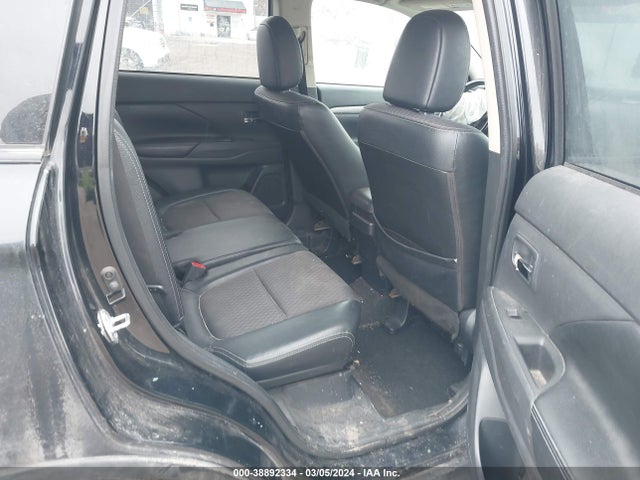 JA4AD3A31FZ003748 Mitsubishi Outlander Se