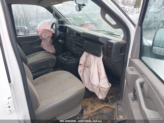 Chevrolet Express 2500 Work Van 2019 1GCWGBFG0K1313875 Image 5