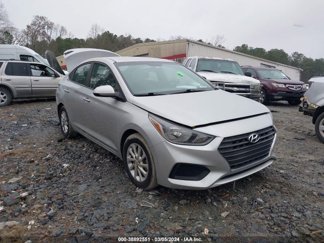 2018 3KPC24A37JE030743 main image