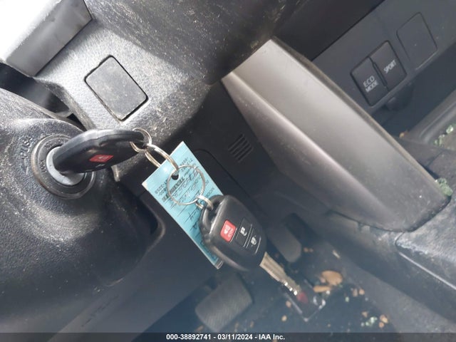 Toyota RAV4 LE 2018 JTMZFREV8JJ193525 Image 11