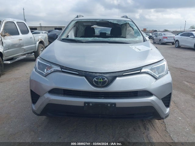 Toyota RAV4 LE 2018 JTMZFREV8JJ193525 Image 12