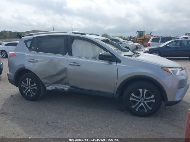 Toyota RAV4 LE 2018 JTMZFREV8JJ193525 Image 13