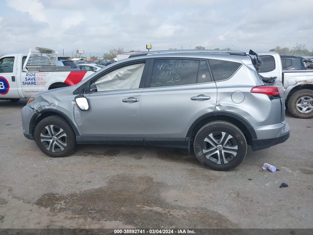 Toyota RAV4 LE 2018 JTMZFREV8JJ193525 Image 14