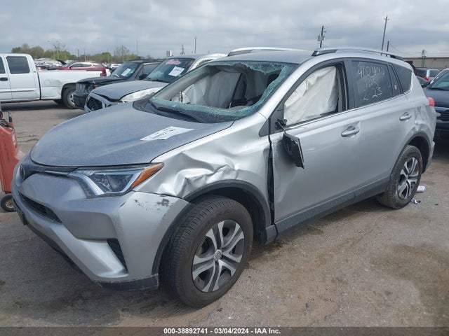 Toyota RAV4 LE 2018 JTMZFREV8JJ193525 Image 2