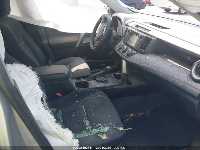 Toyota RAV4 LE 2018 JTMZFREV8JJ193525 Image 5