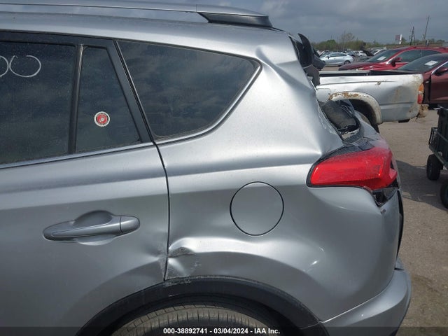 Toyota RAV4 LE 2018 JTMZFREV8JJ193525 Image 6