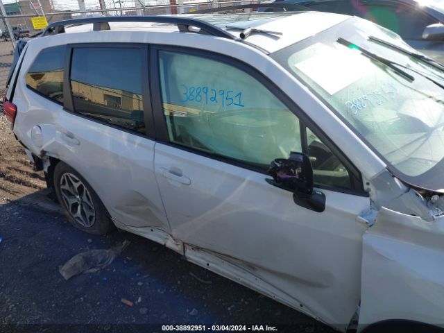 JF2SKADC9NH447319 Subaru Forester Premium
