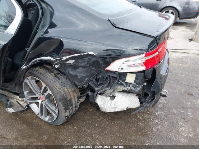 2017 JAGUAR XE SAJAJ4BV5HA954039 Photo 5