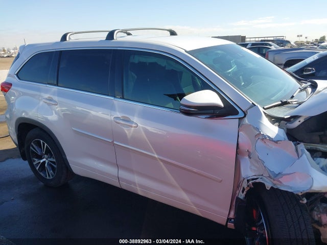 Toyota Highlander Le Plus 2018 5TDBZRFH9JS806451 Image 13