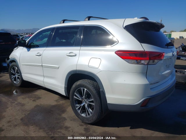 Toyota Highlander Le Plus 2018 5TDBZRFH9JS806451 Image 3
