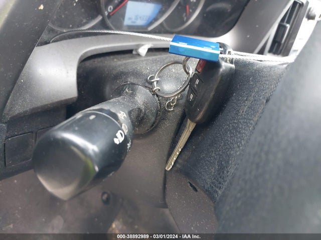 Toyota RAV4 LE 2016 JTMZFREV6GJ092315 Image 11