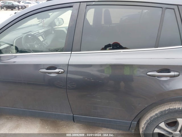 Toyota RAV4 LE 2016 JTMZFREV6GJ092315 Image 14