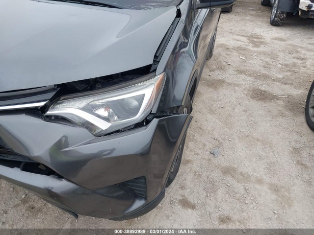 Toyota RAV4 LE 2016 JTMZFREV6GJ092315 Image 17