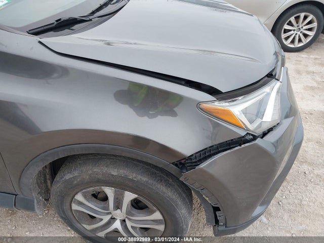 Toyota RAV4 LE 2016 JTMZFREV6GJ092315 Image 18