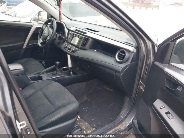 Toyota RAV4 LE 2016 JTMZFREV6GJ092315 Image 5