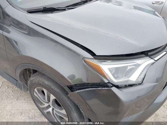 Toyota RAV4 LE 2016 JTMZFREV6GJ092315 Image 6