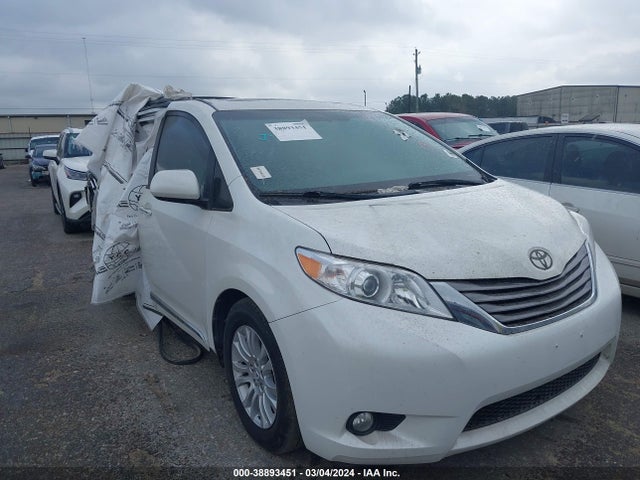 Toyota Sienna Xle 8 Passenger 2017 5TDYZ3DC7HS783972 Image 1