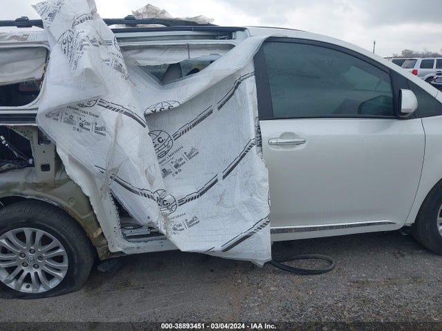 Toyota Sienna Xle 8 Passenger 2017 5TDYZ3DC7HS783972 Image 13