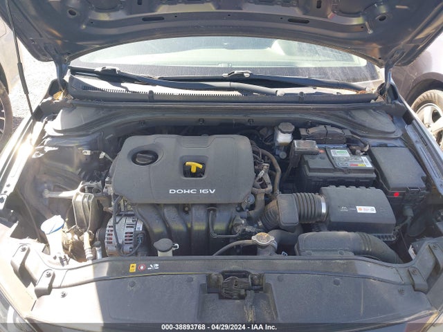 Hyundai ELANTRA SE 2018 5NPD74LF1JH357485 Image 10