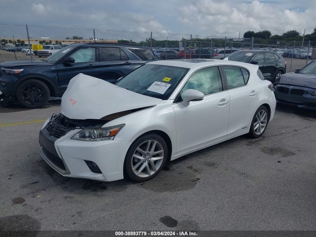 Lexus CT 200H 2015 JTHKD5BH9F2227969 Image 2