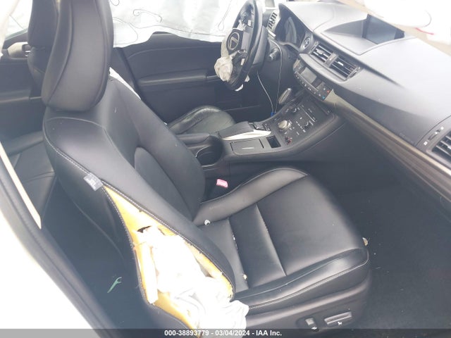 Lexus CT 200H 2015 JTHKD5BH9F2227969 Image 5