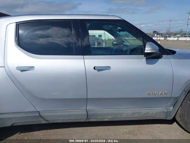 Rivian R1t Adventure 2022 7FCTGAAA8NN012083 Image 14