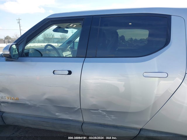 Rivian R1t Adventure 2022 7FCTGAAA8NN012083 Image 15