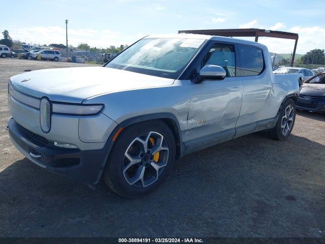 Rivian R1t Adventure 2022 7FCTGAAA8NN012083 Image 2