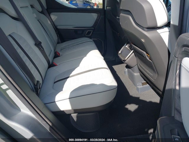 Rivian R1t Adventure 2022 7FCTGAAA8NN012083 Image 8