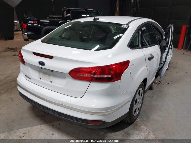 Ford FOCUS S 2017 1FADP3E2XHL335260 Image 4